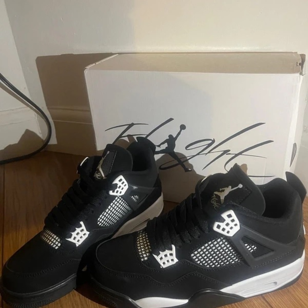 Jordan 4 Retro White Thunder